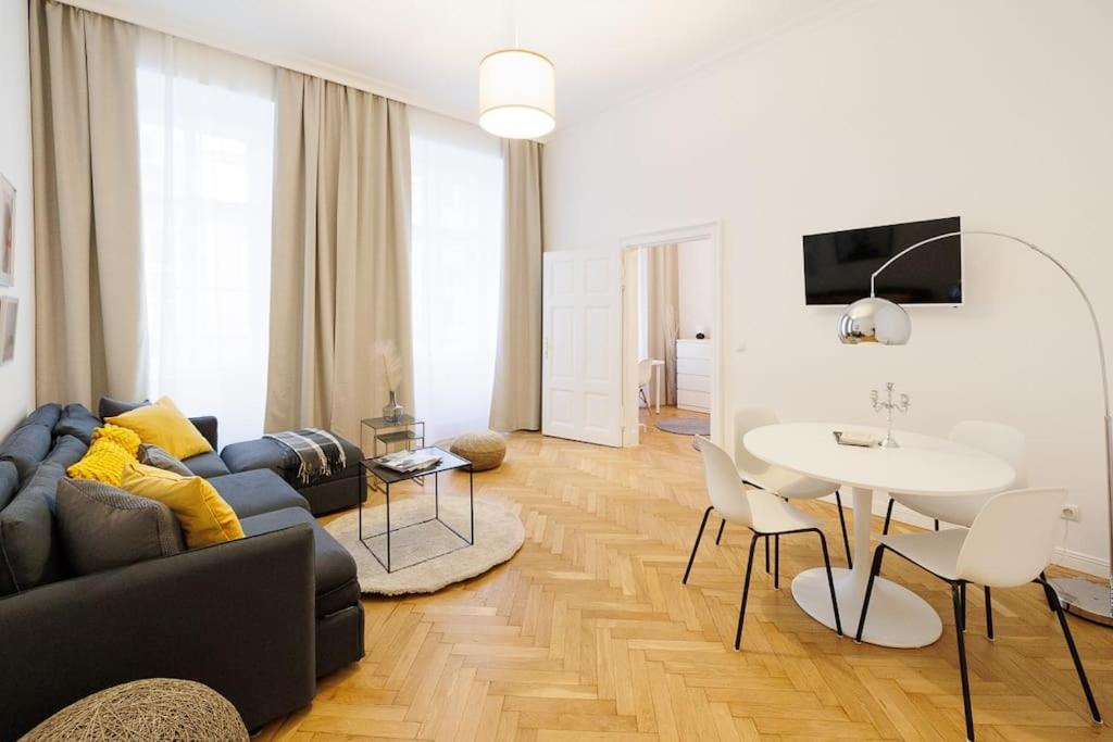 Franz 21 - Typical Viennese Apartment In The Heart Of Viena Exterior foto