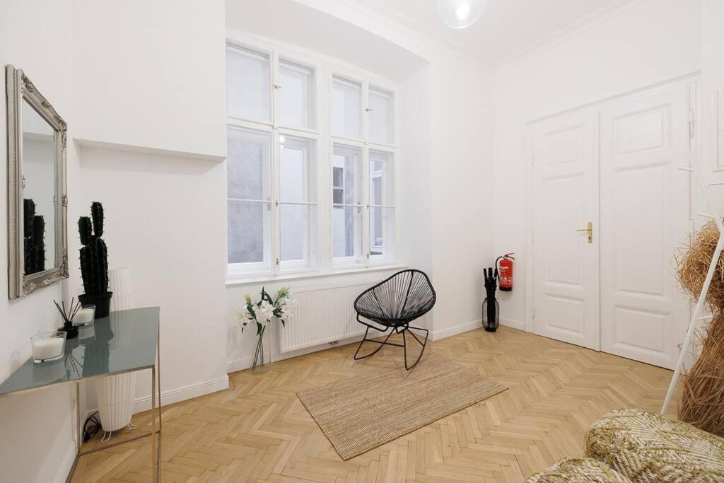 Franz 21 - Typical Viennese Apartment In The Heart Of Viena Exterior foto